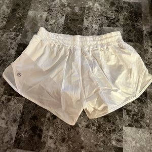 Lululemon Hotty Hot Short 2.5